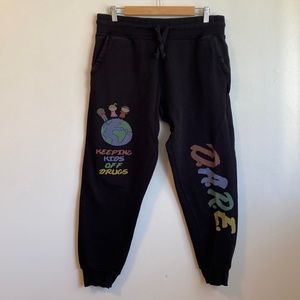 Gently Worn Women’s Vintage D.A.R.E. Black joggers sweatpants size XL